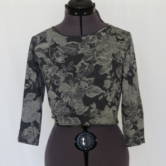 🔴CLEARANCE🔴 Size S One Clothing Gray Floral Crop Top - Picture 1 of 2